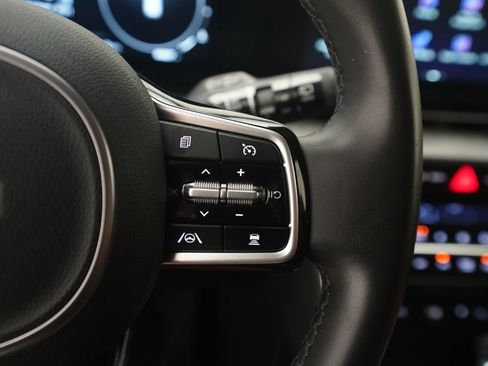 Used 2024 Kia Carnival SX FWD image 21