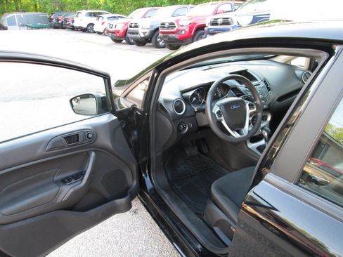 Used 2017 Ford Fiesta SE image 12