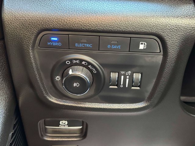 Used 2024 Jeep Grand Cherokee Summit AWD/4WD image 18