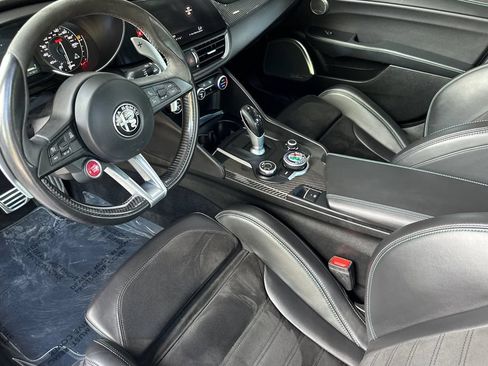 Used 2017 Alfa Romeo Giulia Quadrifoglio RWD image 10