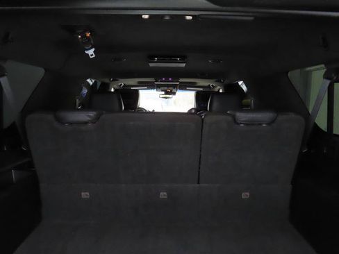 Used 2018 Cadillac Escalade ESV Platinum AWD/4WD image 13