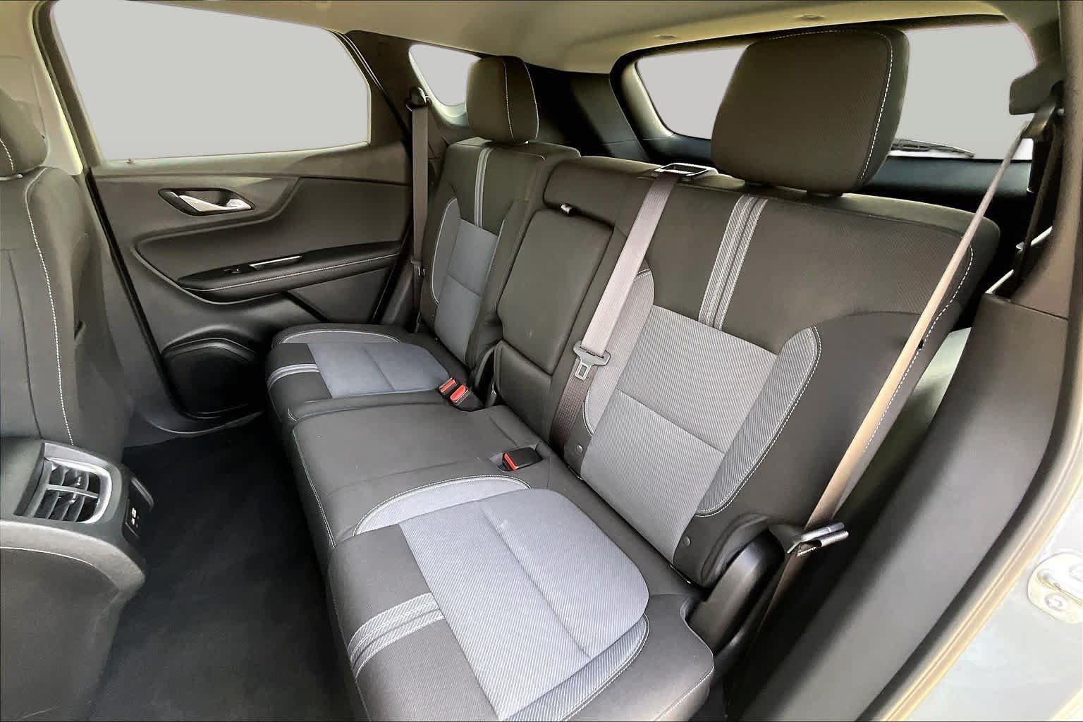 Used 2025 Chevrolet Blazer LT w/ Convenience Package FWD image 21