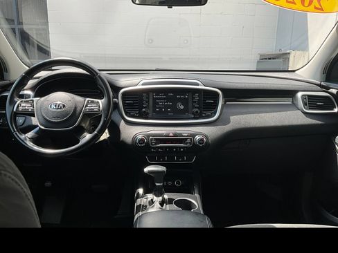 Used 2020 Kia Sorento LX w/ LX I4 Convenience Package AWD/4WD image 4