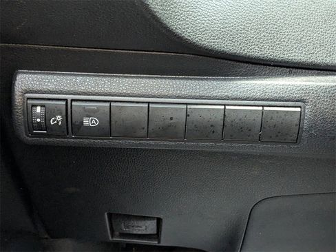 Used 2021 Toyota Corolla LE image 19