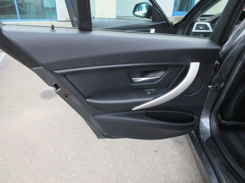 Used 2016 BMW 320i Sedan image 32