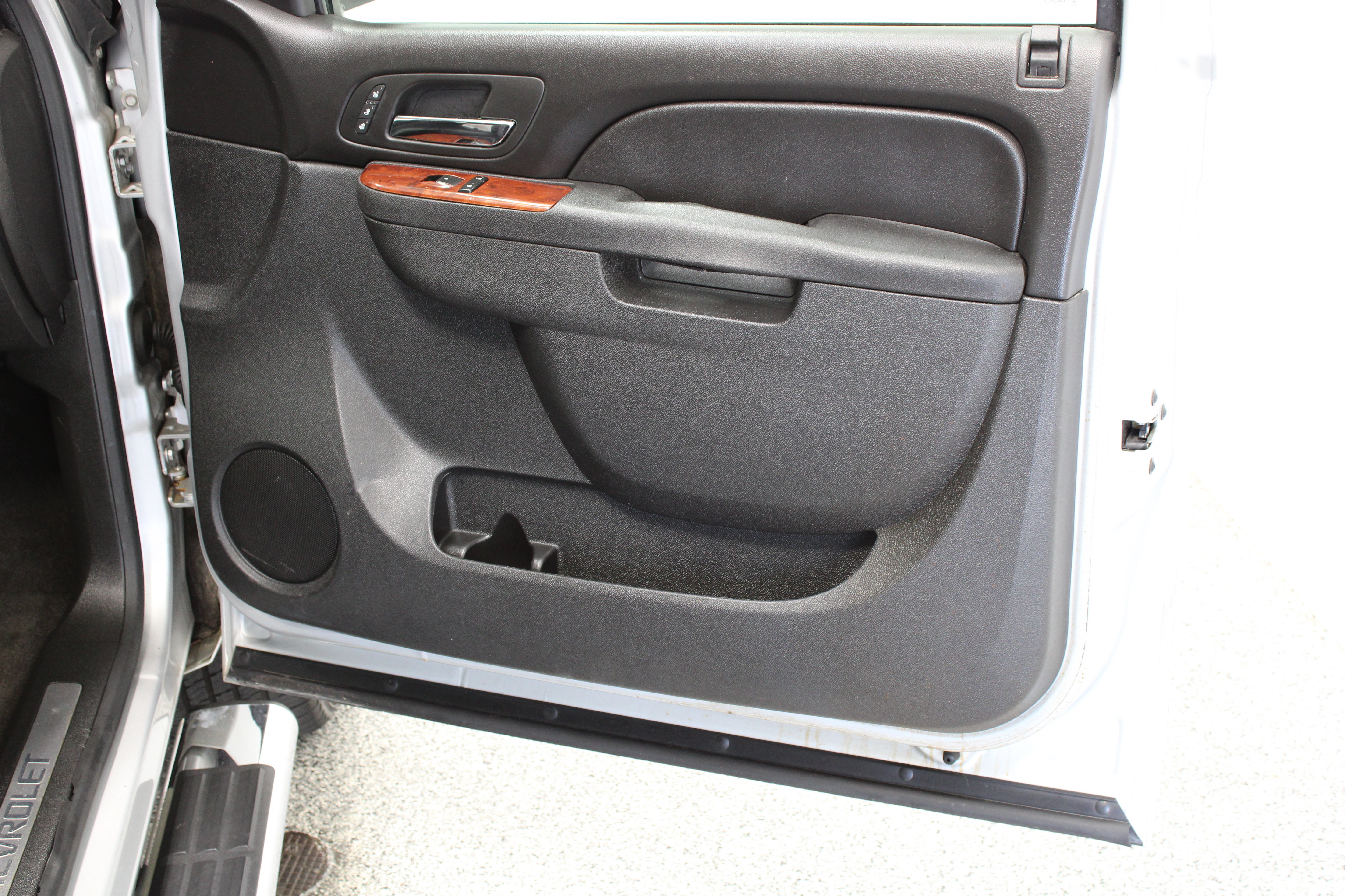 Used 2013 Chevrolet Tahoe LTZ RWD image 39
