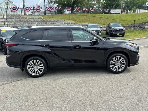Used 2024 Toyota Highlander Platinum AWD/4WD image 7