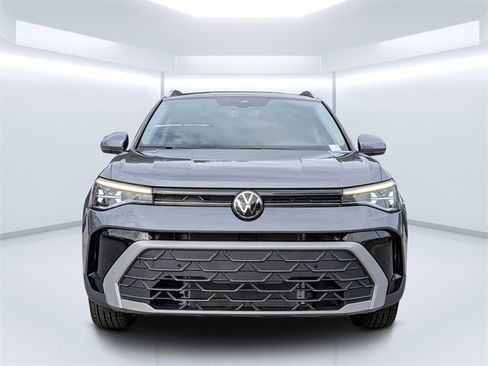 New 2026 Volkswagen Taos SE image 7