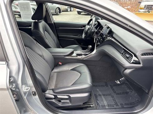 Used 2023 Toyota Camry SE image 9