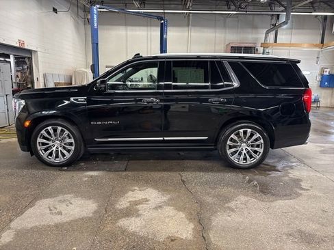 Used 2021 GMC Yukon Denali w/ Denali Ultimate Package AWD/4WD image 3