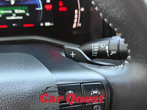 Used 2025 Toyota Camry SE FWD image 29