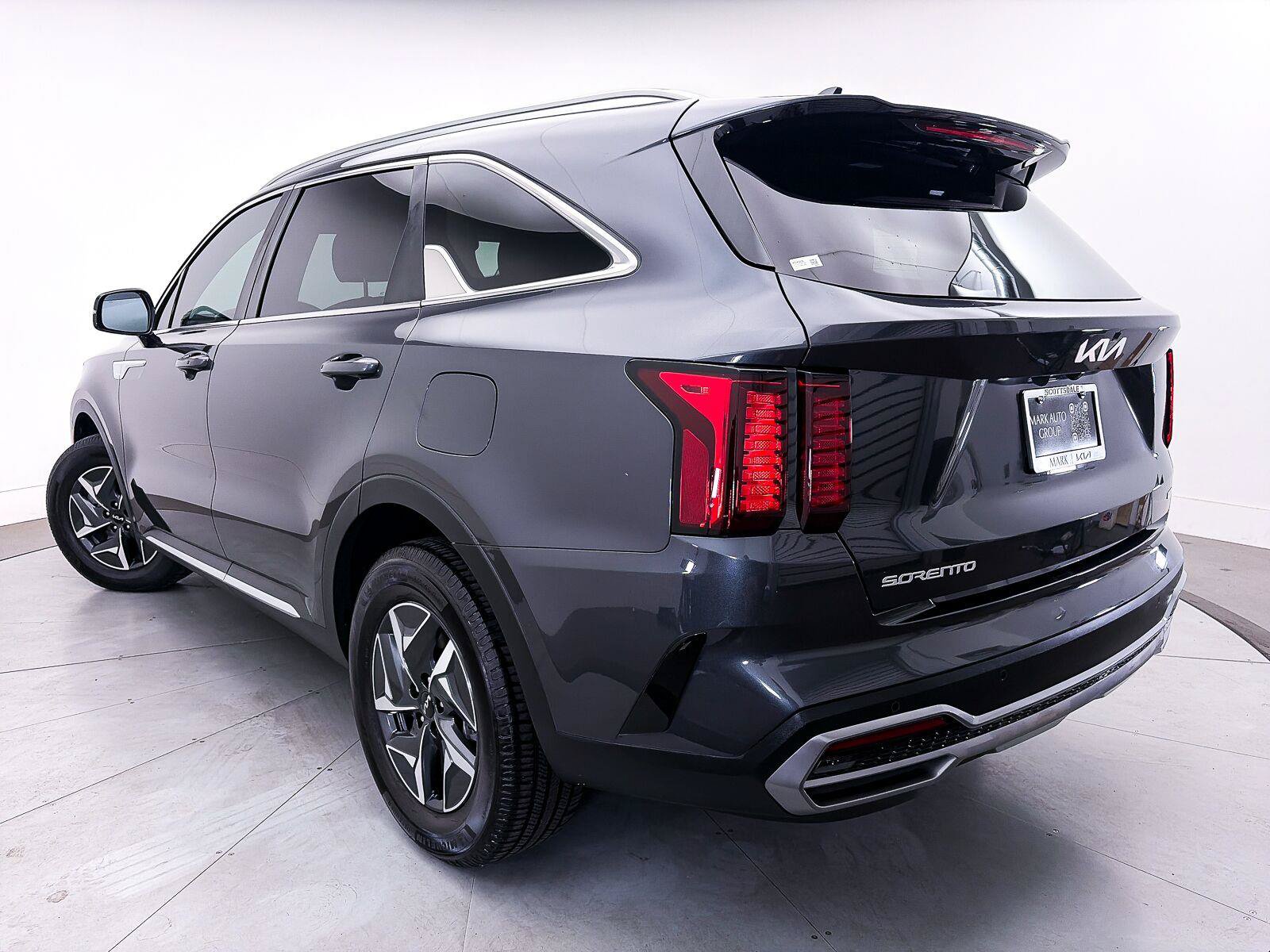 Used 2023 Kia Sorento EX FWD image 2