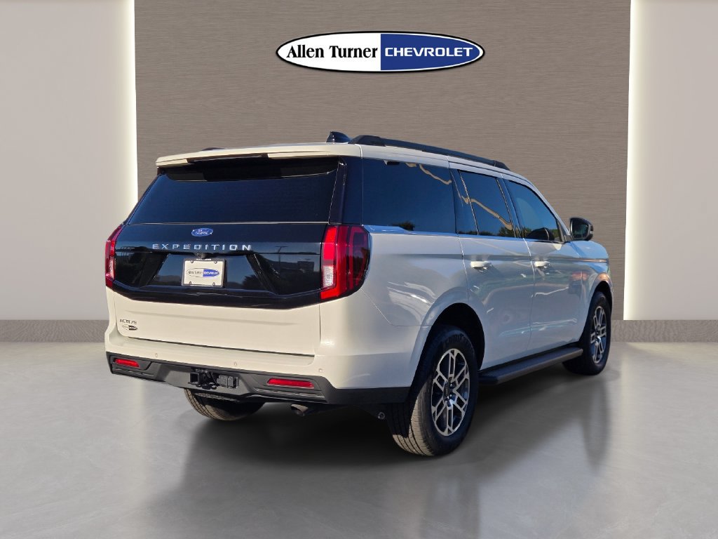 Used 2026 Ford Expedition Active RWD image 6