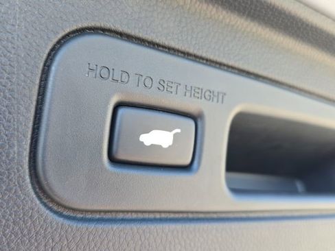 Used 2024 Honda Pilot Touring image 12