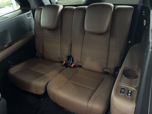 Used 2025 Mercedes-Benz GLS 450 4MATIC image 27