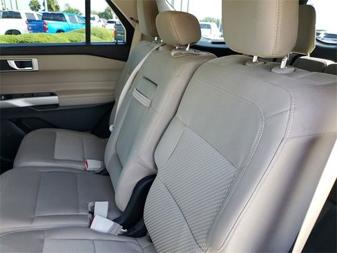 Used 2023 Ford Explorer XLT image 12
