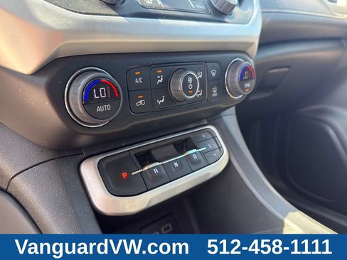 Used 2023 GMC Acadia SLE w/ Driver Convenience Package FWD image 16