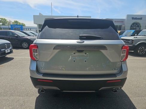 Used 2022 Ford Explorer XLT w/ Equipment Group 202A AWD/4WD image 4