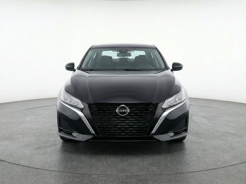 Used 2025 Nissan Altima 2.5 SV FWD image 2