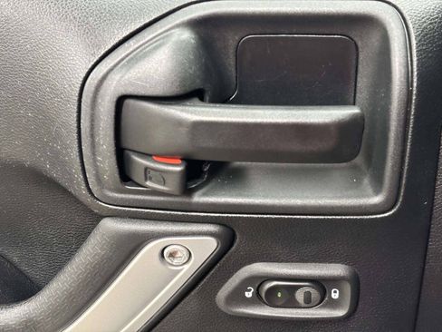 Used 2016 Jeep Wrangler Unlimited Sahara AWD/4WD image 26