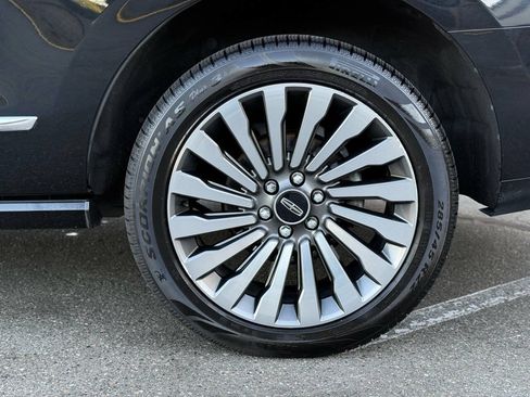 Used 2018 Lincoln Navigator Reserve AWD/4WD image 17