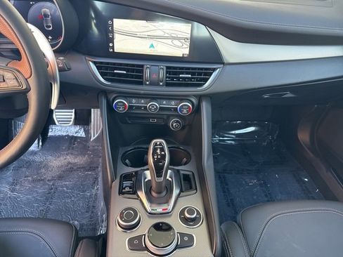 Used 2025 Alfa Romeo Giulia w/ Driving Assist Package image 15