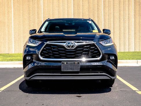 Used 2023 Toyota Highlander Limited AWD/4WD image 3