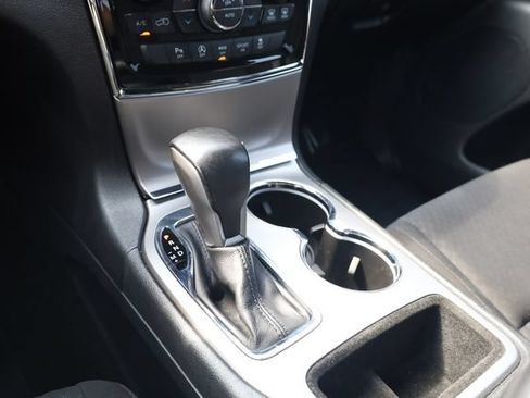 Used 2022 Jeep Grand Cherokee Laredo E AWD/4WD image 26