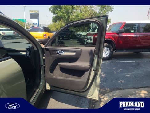 Used 2023 Volvo XC40 B5 Ultimate w/ Climate Package AWD/4WD image 16