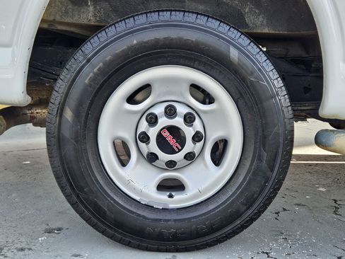 Used 2024 GMC Savana 2500 w/ Driver Convenience Package image 26