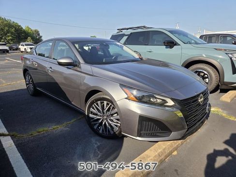 Used 2023 Nissan Altima 2.5 SV FWD image 3