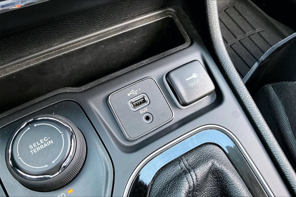 Used 2021 Jeep Cherokee Limited AWD/4WD image 26
