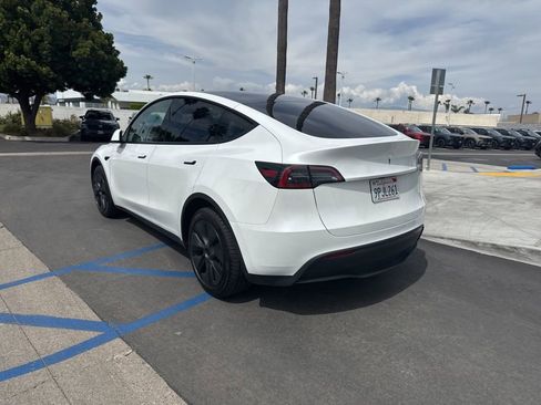 Used 2024 Tesla Model Y Long Range image 17