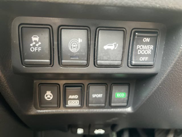 Used 2017 Nissan Rogue SV AWD/4WD image 32
