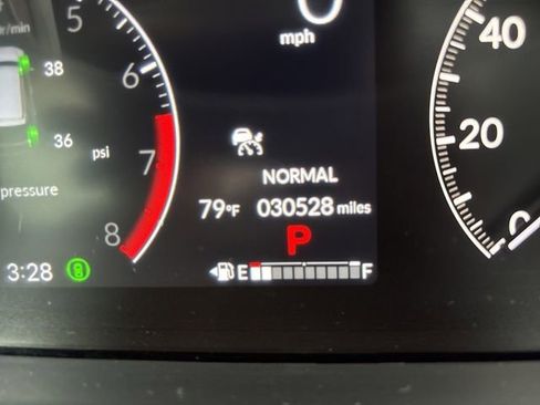 Used 2025 Honda Pilot Touring image 17