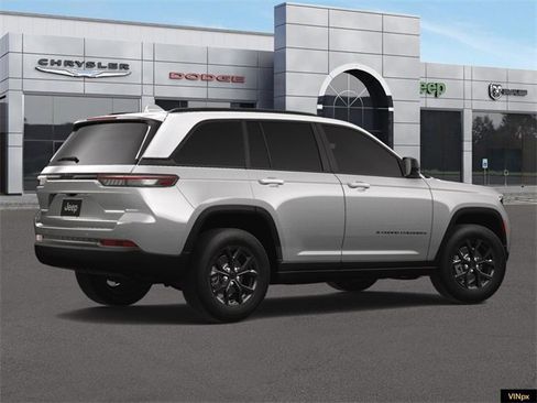 New 2025 Jeep Grand Cherokee Altitude image 8