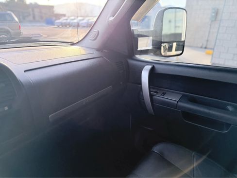 Used 2011 GMC Sierra 2500 SLE w/ SLE Preferred Package image 30