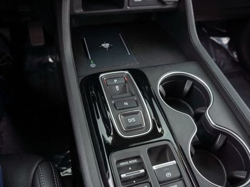 Used 2025 Honda Pilot Touring image 28