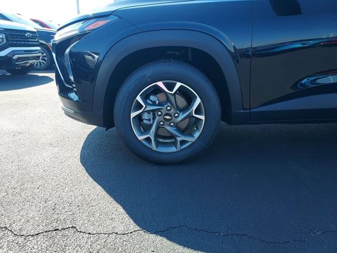 New 2026 Chevrolet Trax LT w/ Driver Confidence Package FWD image 10