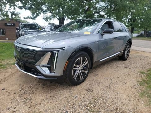 Used 2025 Cadillac Lyriq Luxury RWD image 3