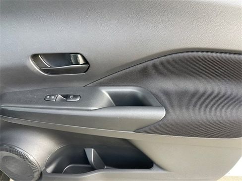 New 2025 Nissan Kicks Play S image 17