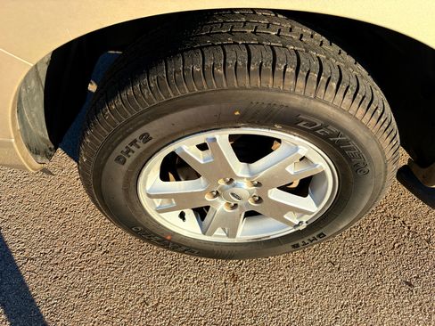 Used 2010 Ford Explorer XLT image 17