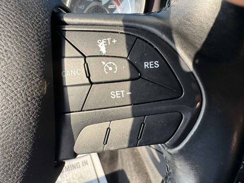 Used 2015 Dodge Charger SE w/ Power Sunroof Group RWD image 15