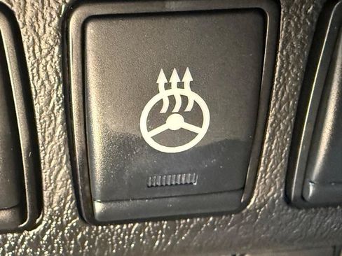 Used 2017 Nissan Pathfinder Platinum w/ Family Entertainment Package FWD image 35