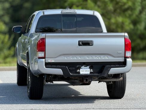 Used 2017 Toyota Tacoma TRD Sport w/ Tow Package RWD image 5