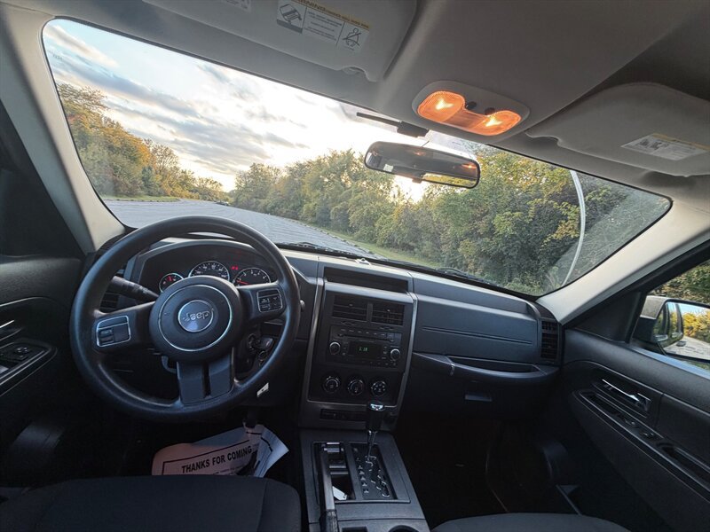 Used 2012 Jeep Liberty Sport AWD/4WD image 10