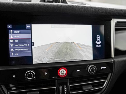 Certified 2026 Porsche Macan AWD/4WD image 26