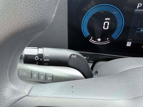 Used 2025 Hyundai Kona SE FWD image 19