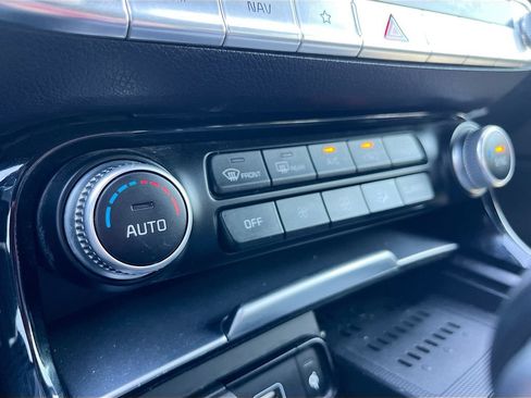 Used 2022 Kia Stinger GT1 RWD image 16