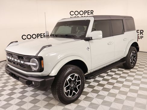 Used 2024 Ford Bronco Outer Banks AWD/4WD image 11